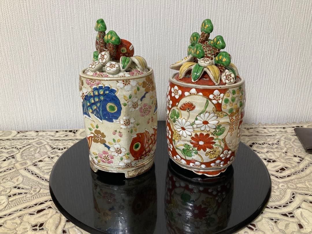 有田焼　香炉　濱田高滋作　目出鯛　紅白ペア　松竹梅　鯛に桜、花々