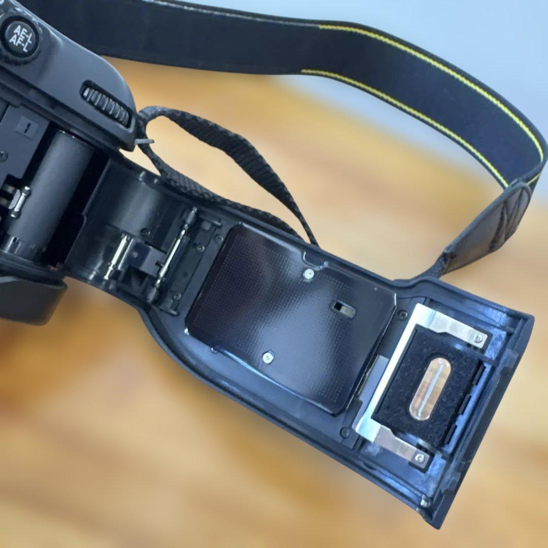 Nikon F80 一眼レフカメラ Nikkor 28-80mm