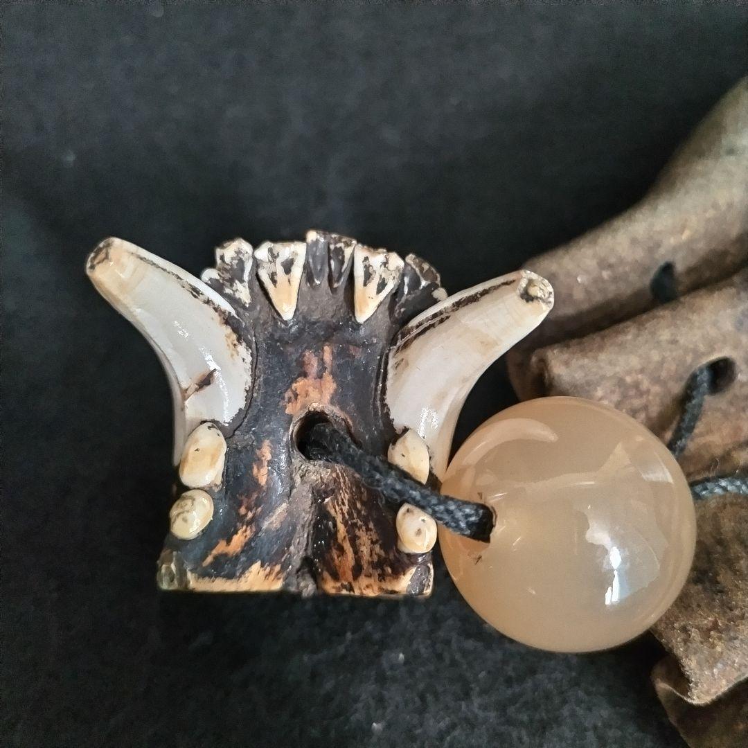 熊の牙 キバ / 根付・提げ物 骨董 時代物 翡翠 玉 水晶