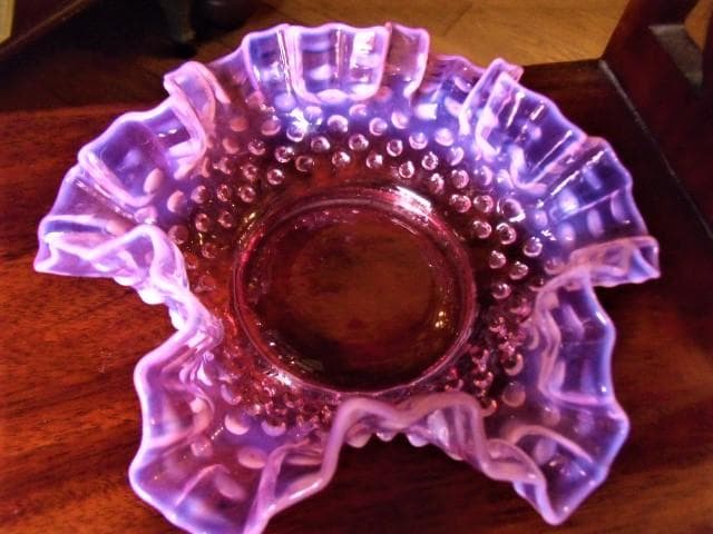 アメリカ　フェントン社　クランベリーオパールセント　ホブネイル ナッピーボウル