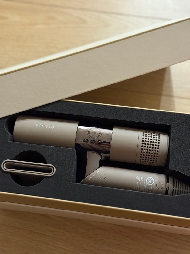 新品同様　KINUJO 絹女 ドライヤー キヌジョ