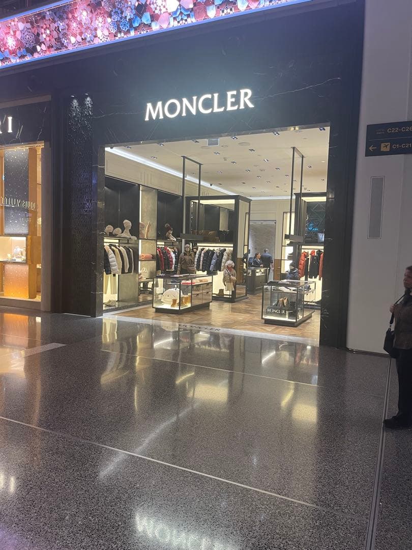 MONCLER オリーブ Tシャツ Sサイズ