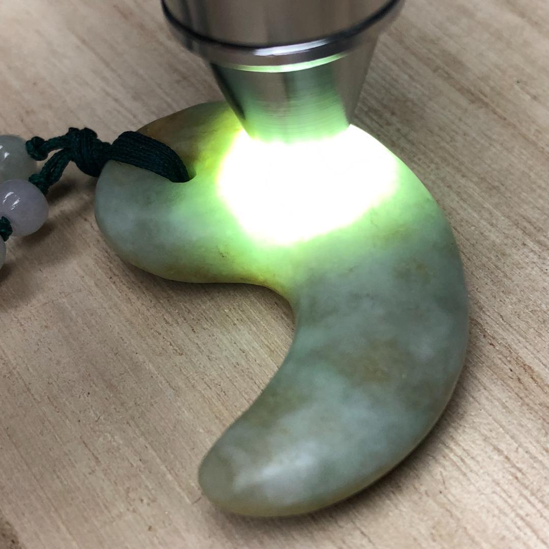 勾玉 翡翠　ヒスイ　糸魚川　翡翠　ペンダント　ケース付き