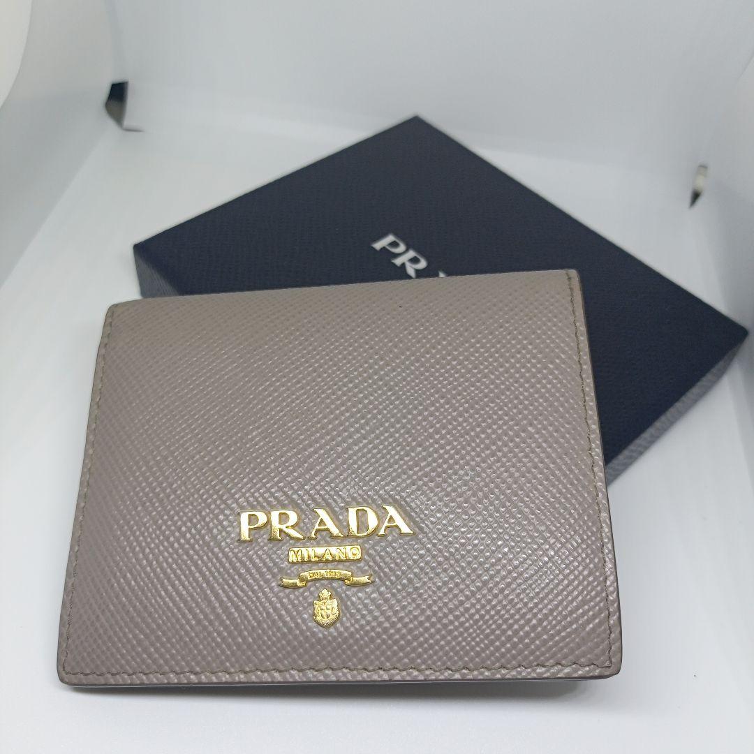 プラダ２つ折り財布　PRADA折財布ベージュ
