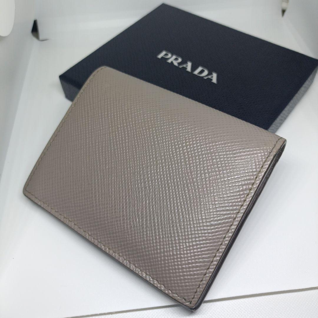 プラダ２つ折り財布　PRADA折財布ベージュ