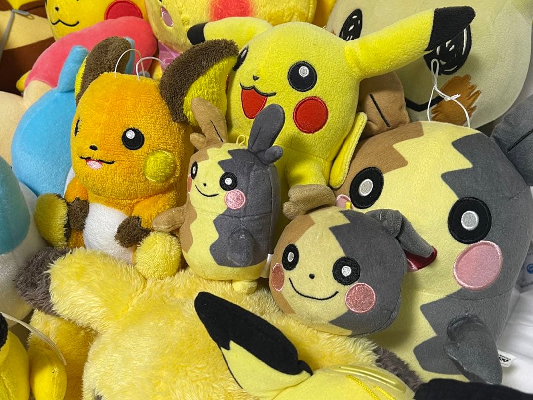 ピカチュウぬいぐるみ３０体以上まとめ売り