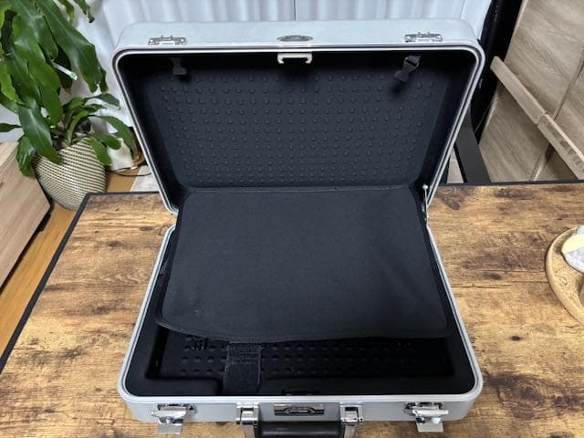 米国 SIZERO HALLIBURTON パソコンケース DZ5 アルミ正規品