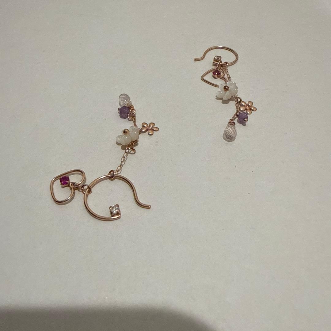 花とハートのモチーフ フックピアス