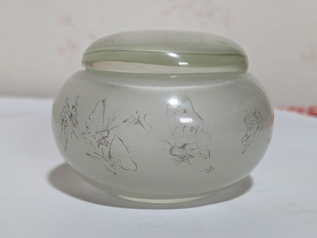♦中国 古玩 群蝶図 ガラス絵 化粧入 蓋付き瓶 壺 化粧道具 鼻煙壺 骨董品