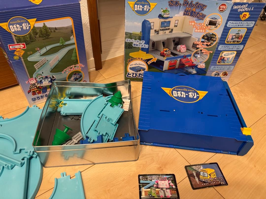 ロボカーポリー　とびだすレスキューセンターと広がるレール