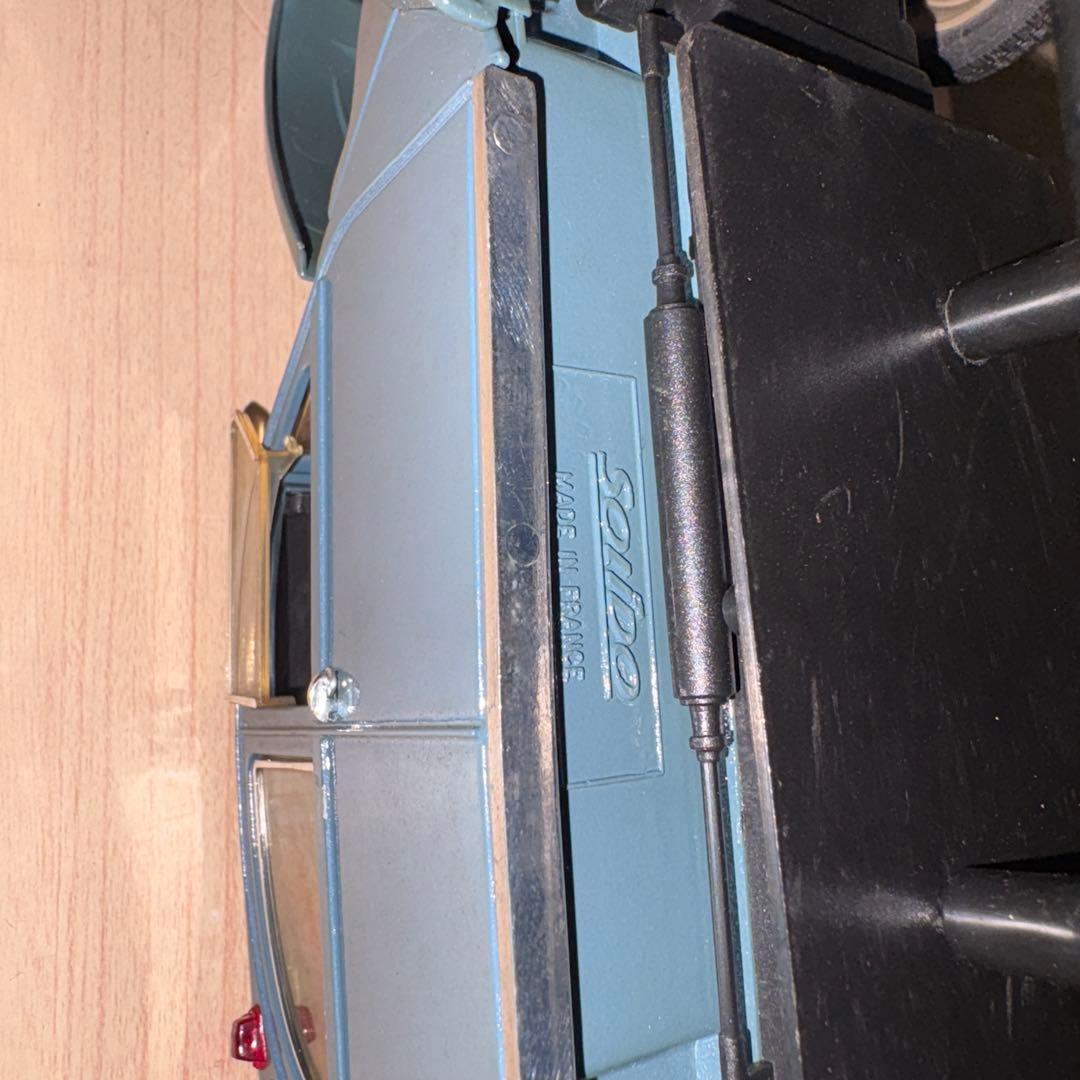 フランス製シトロエン自動車だと思います。