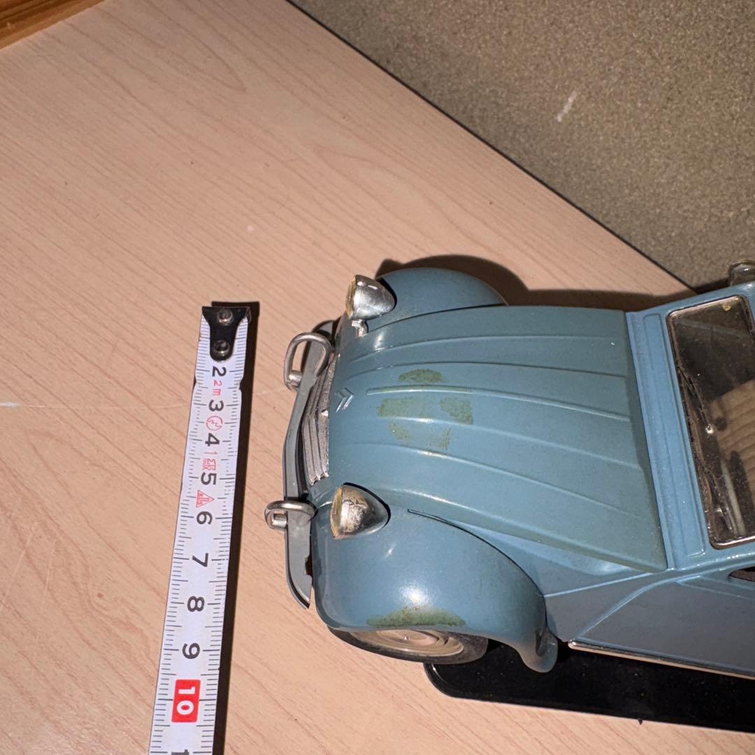 フランス製シトロエン自動車だと思います。