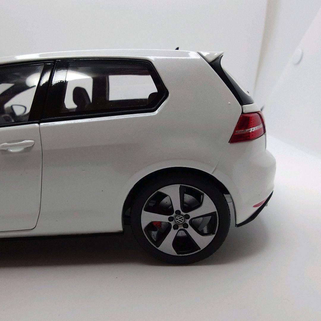 1/18　フォルクスワーゲン　ゴルフ７　GTI　ホワイト　ディーラー正規品