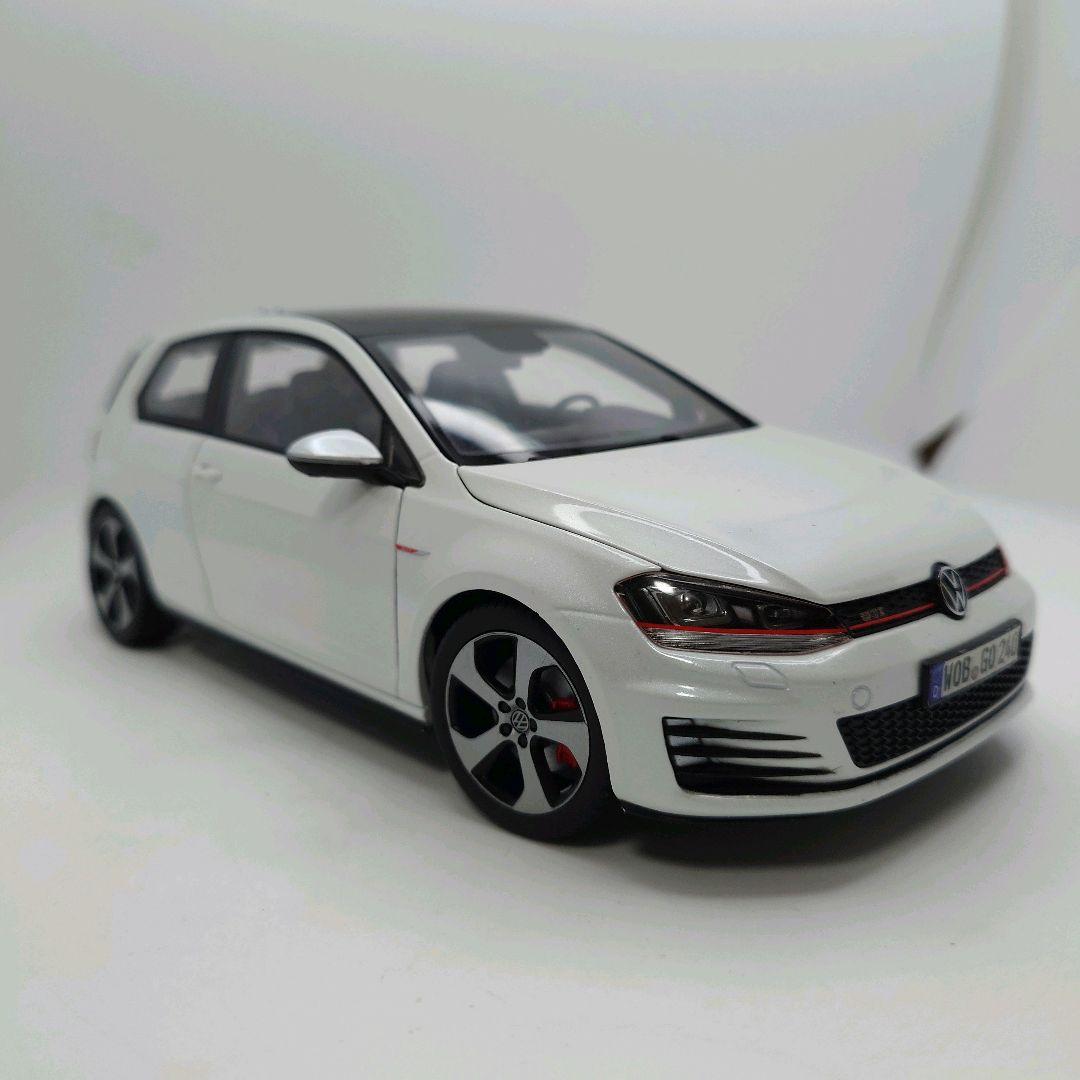 1/18　フォルクスワーゲン　ゴルフ７　GTI　ホワイト　ディーラー正規品