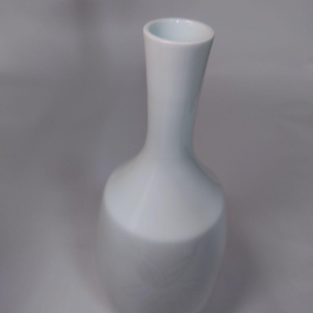 人間国宝　井上萬二　作　白磁竹彫花瓶　高さ26.6センチ