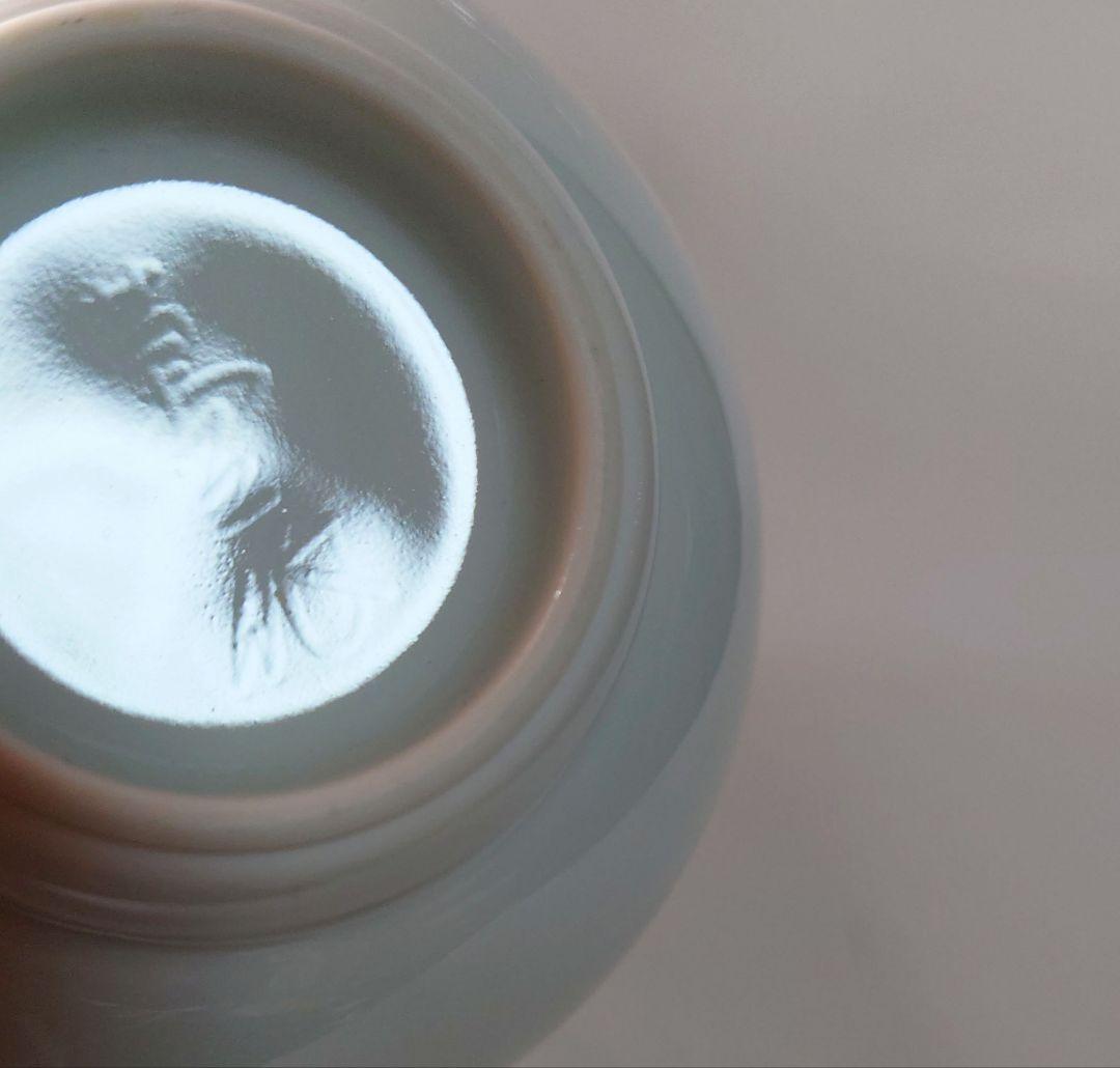 人間国宝　井上萬二　作　白磁竹彫花瓶　高さ26.6センチ