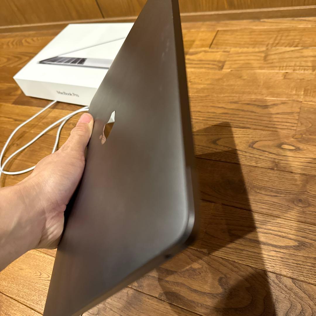 MacBook Pro 2017 本体 充電器付き