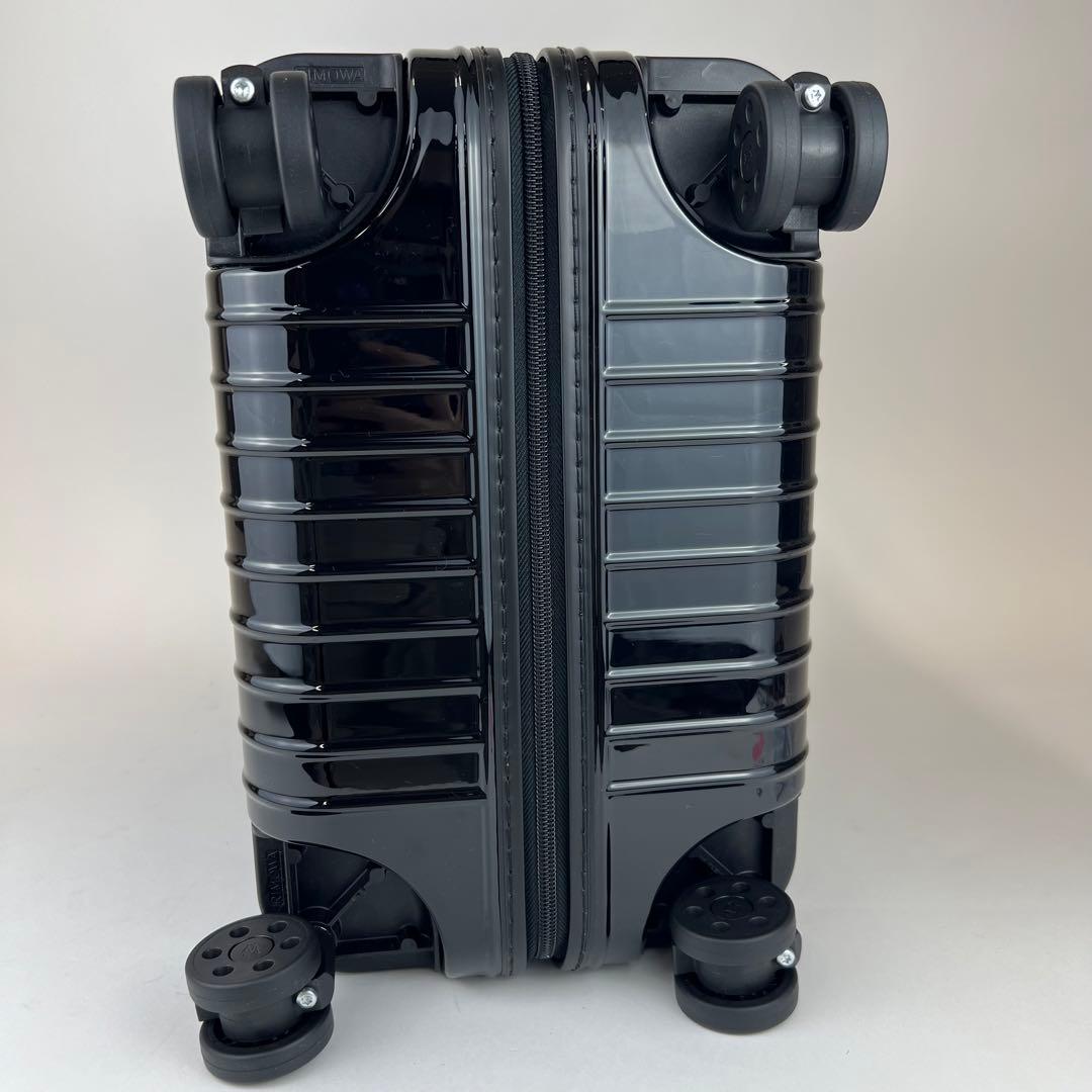 新品 RIMOWA リモワ エッセンシャルライトキャビン 37L ブラック