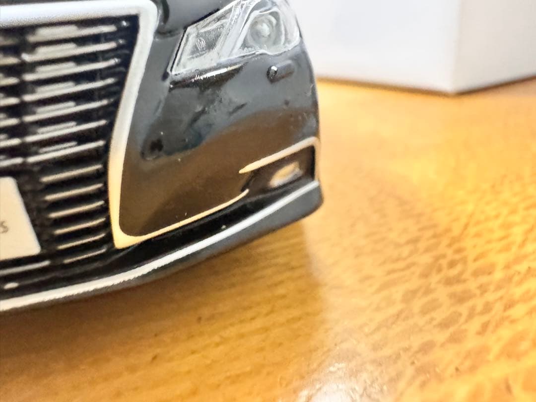 トヨタ クラウンロイヤルサルーン カラーサンプル ミニカー 1/30