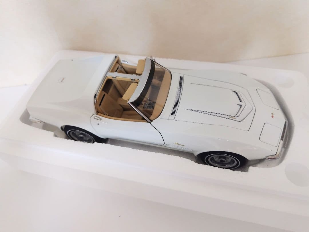 オートアート1/18 コルベットスティングレイ