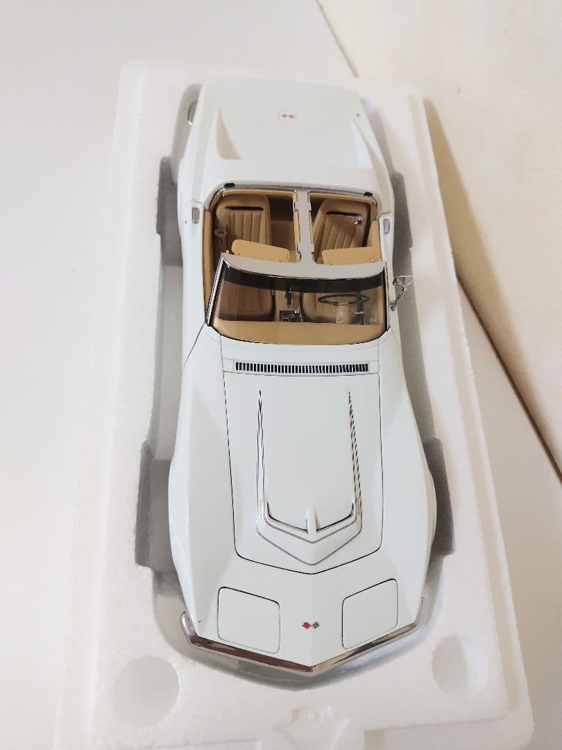 オートアート1/18 コルベットスティングレイ