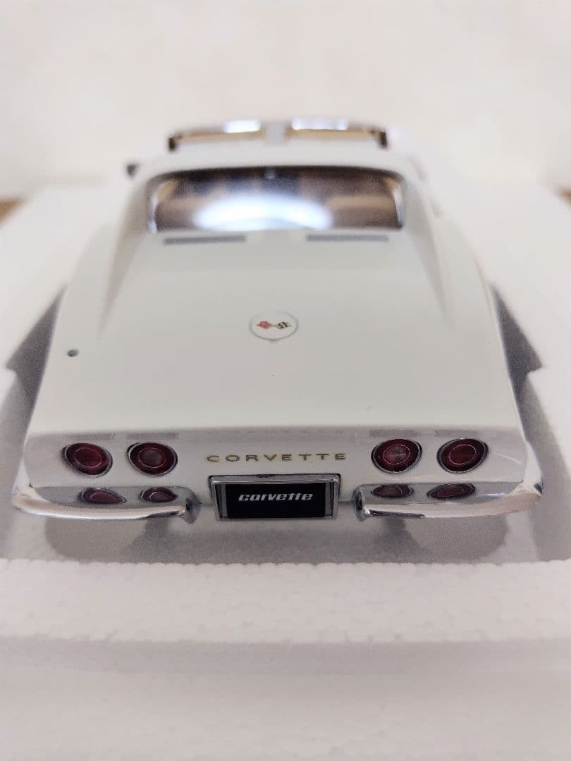 オートアート1/18 コルベットスティングレイ