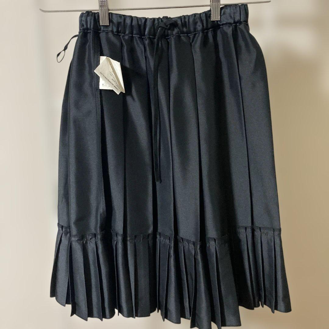 美品コムデギャルソンコムコム　上質サテンプリーツスカート