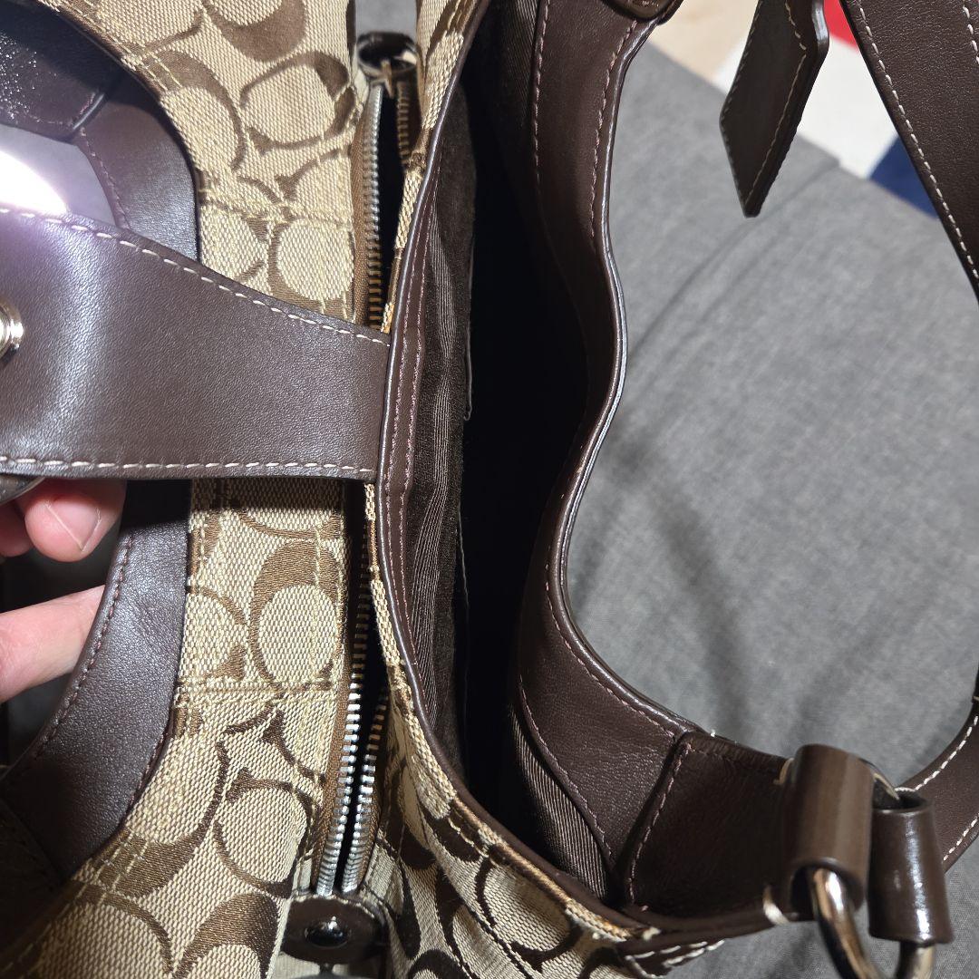 Coach ロゴ入りハンドバッグ ベージュ/ブラウン