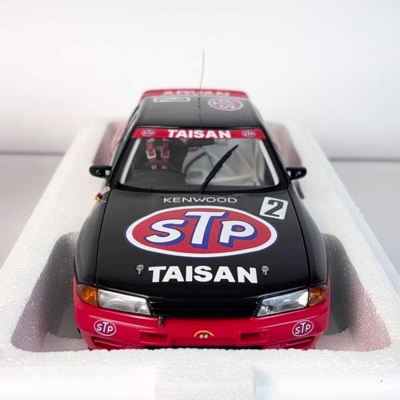 【極美品】 1/18 オートアート 日産 スカイラインGT-R (R32)
