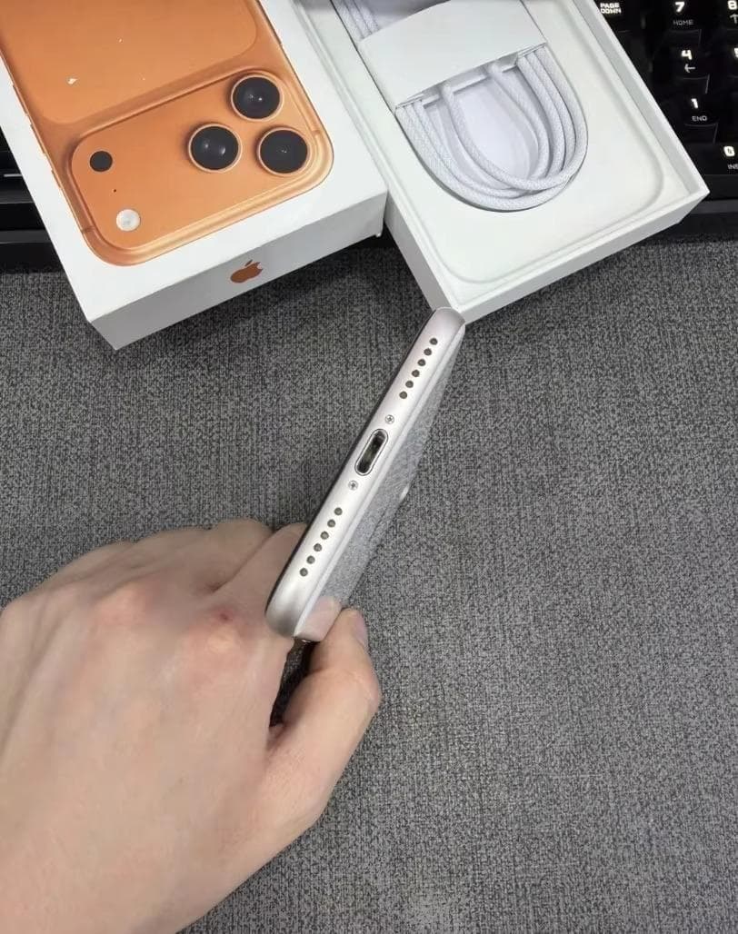 【中古品／超美品】iPhone SE3 128GB｜SIMフリー｜ホワイト