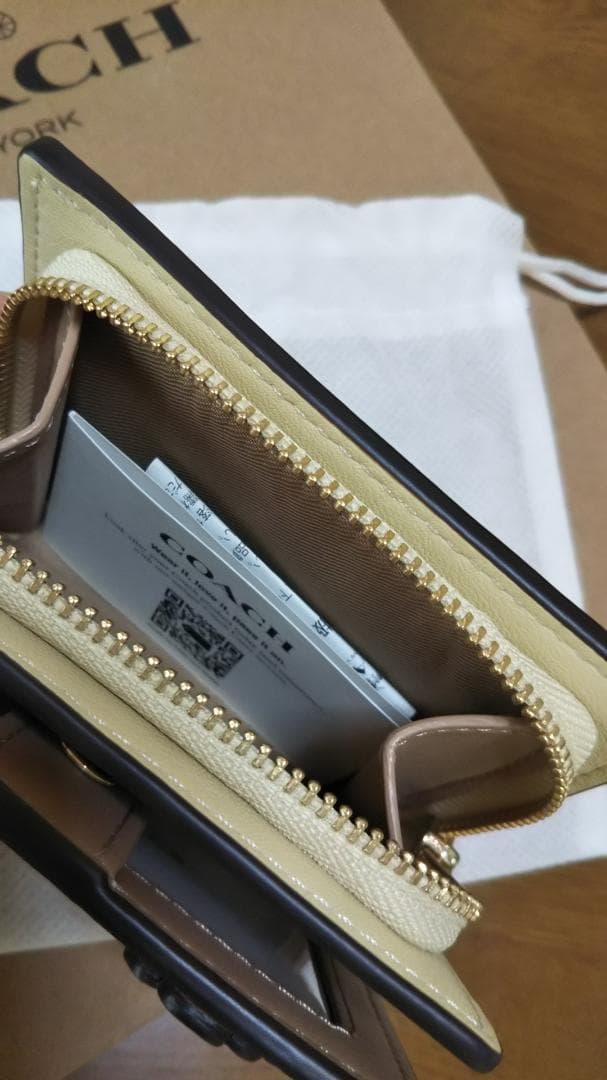 【未使用品】コーチ 財布 フローラルアップリケ 花 二つ折り 金運アップおまけ付