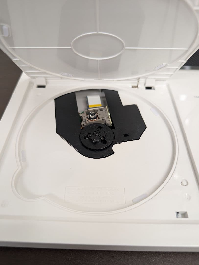 東芝　ポータブルDVDプレーヤー　2024　SD-P910S