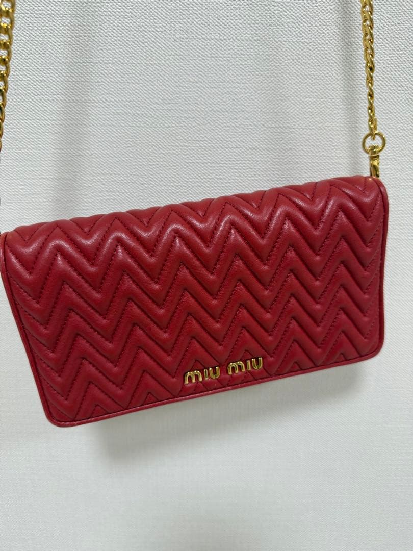 miumiu チェーンショルダーバッグ　赤　中古