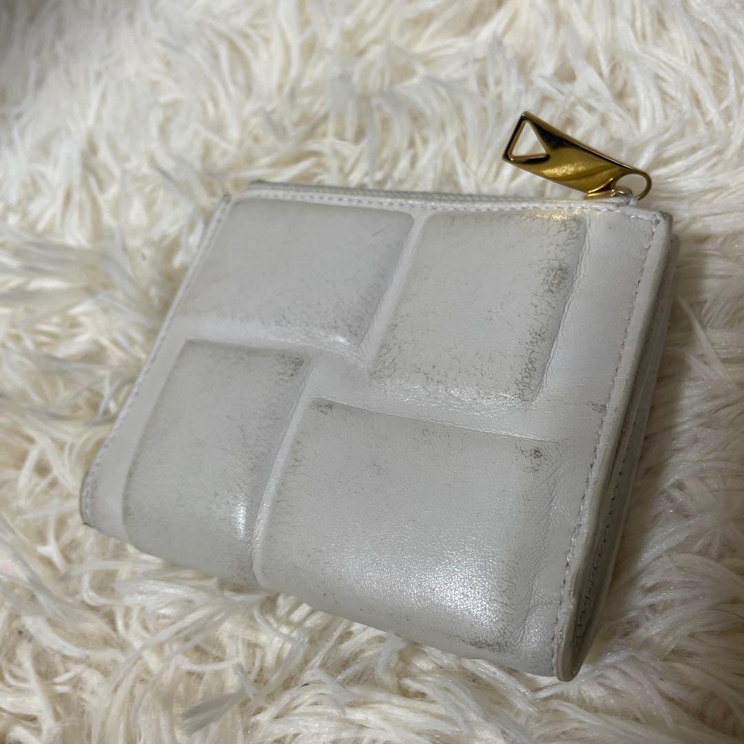 ボッテガヴェネタ　パデッドジップウォレット　二つ折り財布　白　レディース