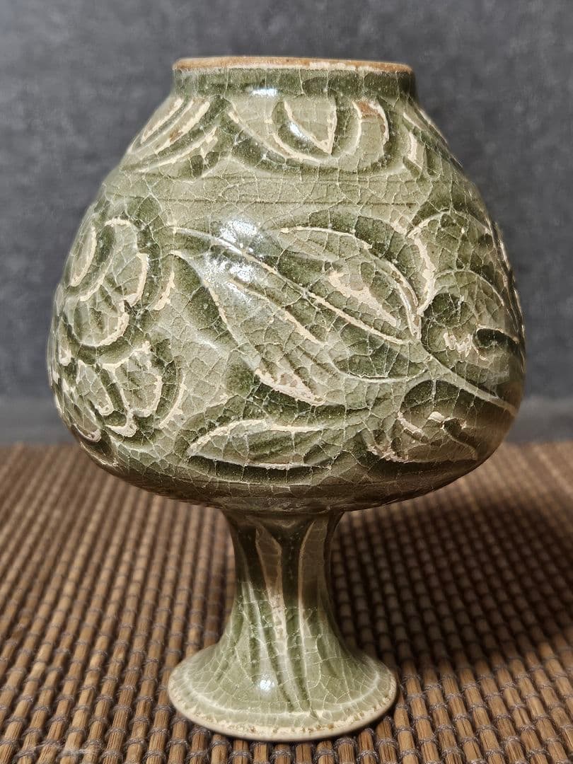 中国古美術　中国古陶磁器　中国古玩　耀州窯　青磁　陰刻　草花文様　小瓶　小壺