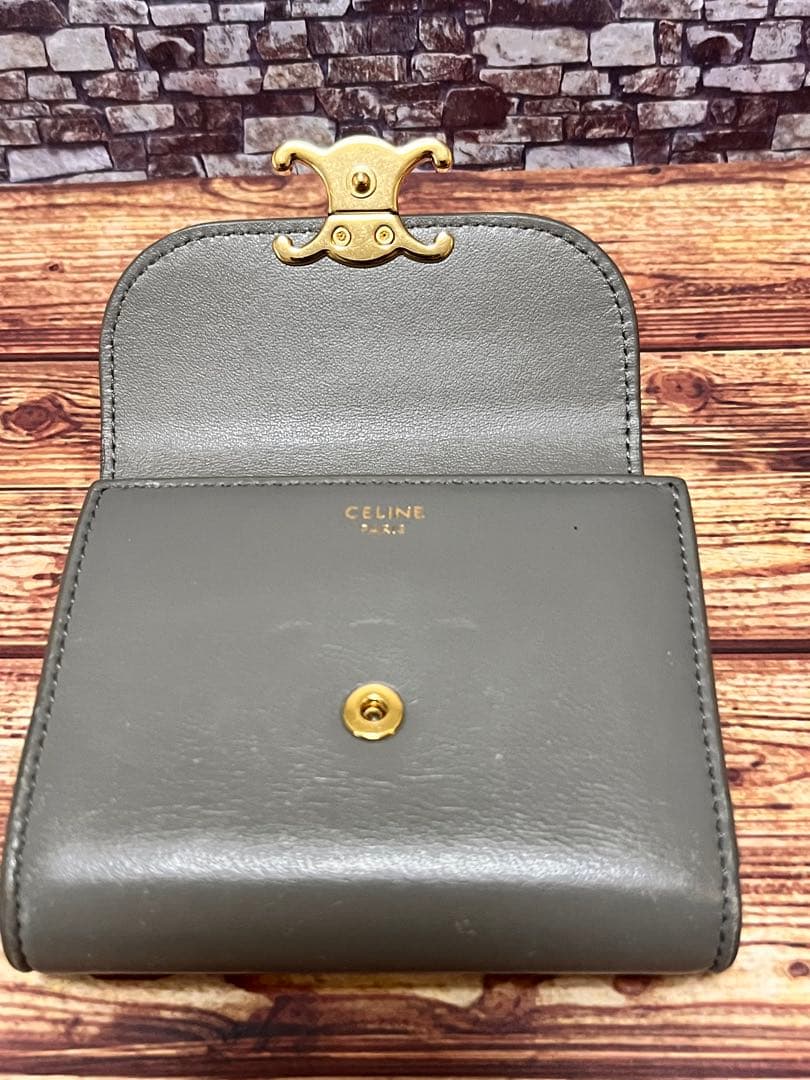 CELINEセリーヌ　トリオンフコンパクトウォレットPebble