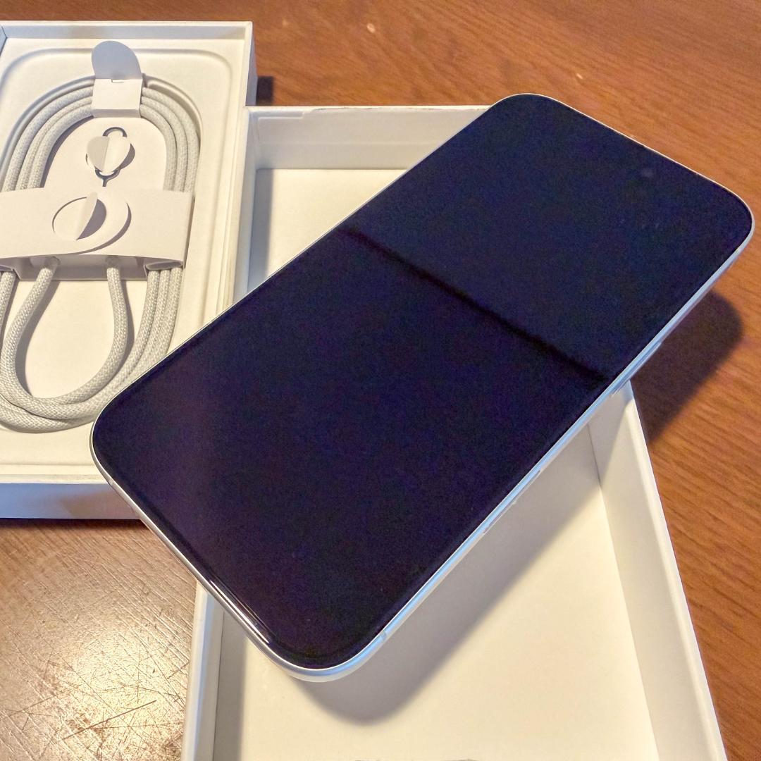新品同様 iPhone 16 128GB ホワイト SIMフリー