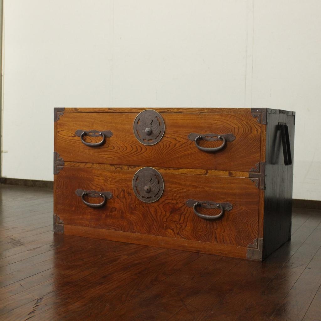 欅共縁！蝶覆輪！時代箪笥・二段！和家具サイドボード古家具和モダンローチェスト古布