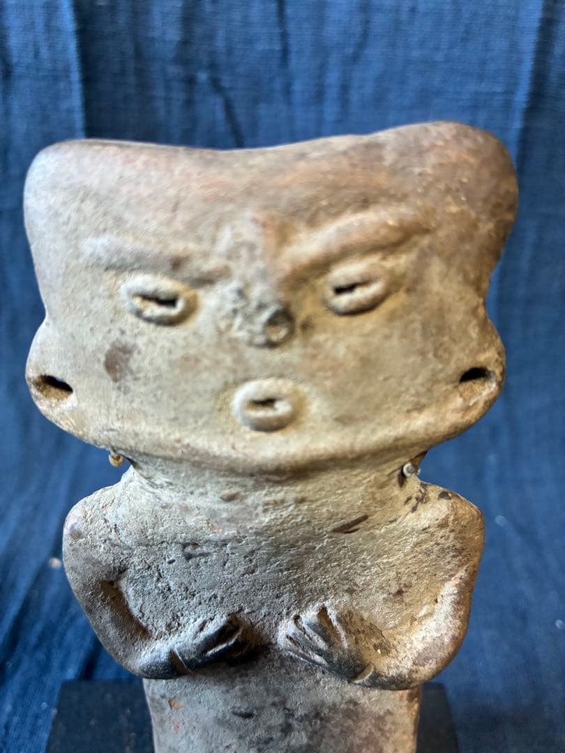 女性の土偶　発掘品　板状土偶　埴輪