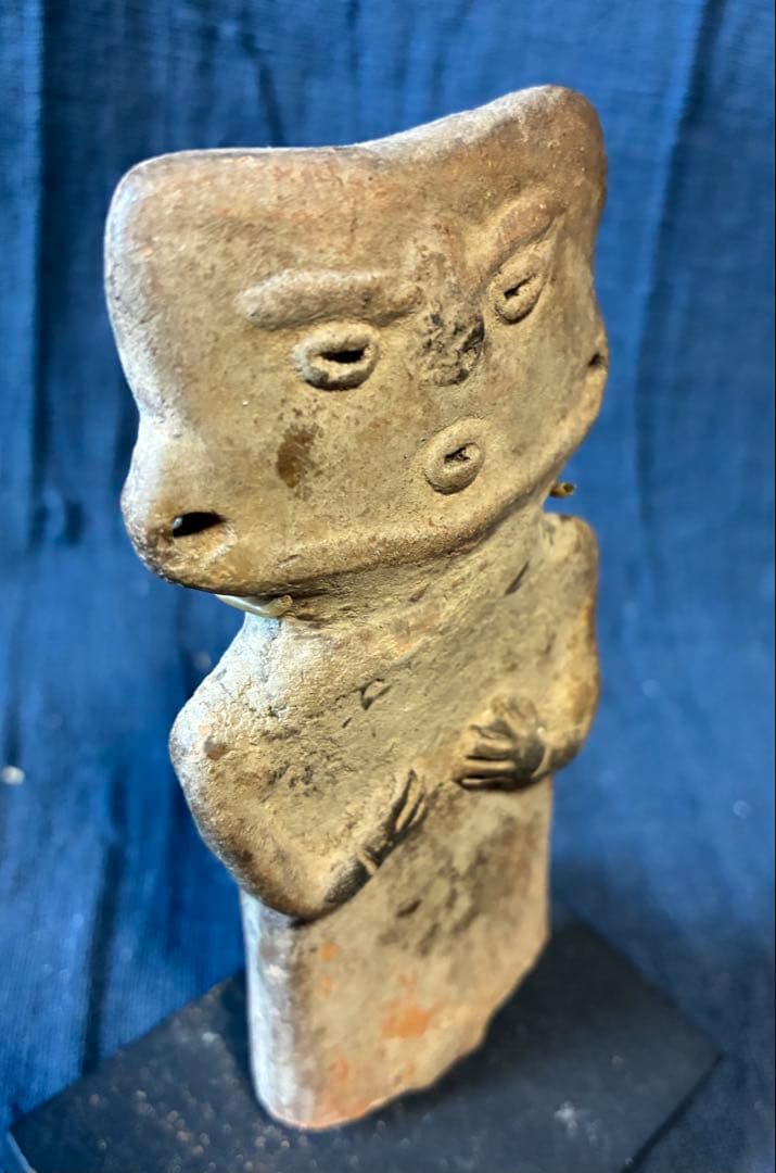 女性の土偶　発掘品　板状土偶　埴輪