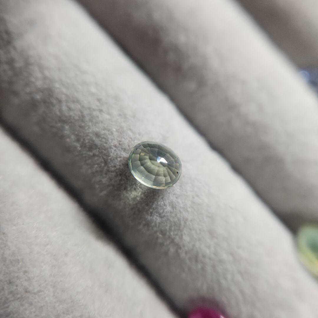 天然シルキーイエローグリーンジルコン 0.740ct