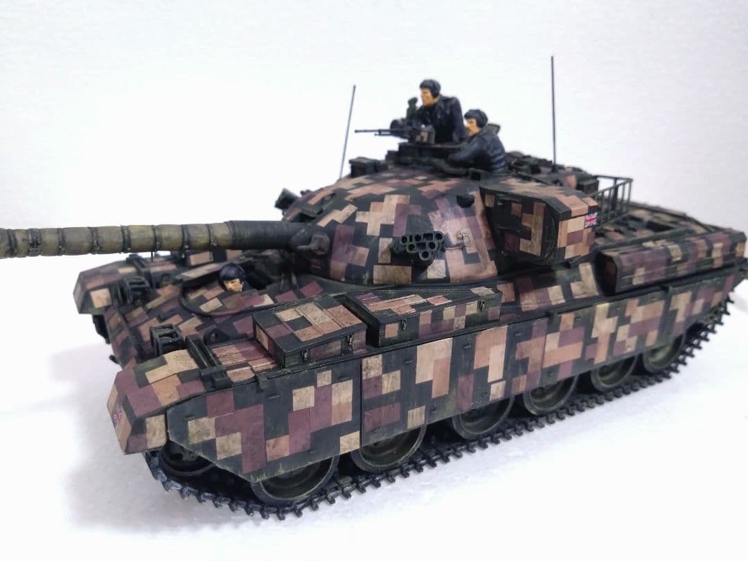 プラモデル戦車プラモデル　1/35チーフテン　デジタル迷彩完成品