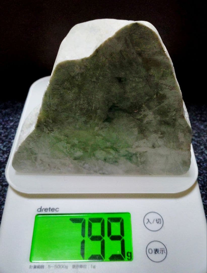 ムイムイ★翡翠原石★糸魚川硬玉【小滝・転石・切り出し①799ｇ】