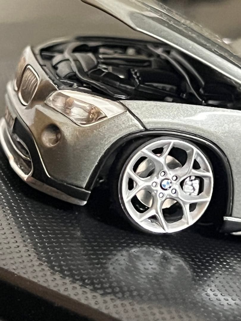 1/43 BMW X1 ミニカー グレー ディーラーのミニカー