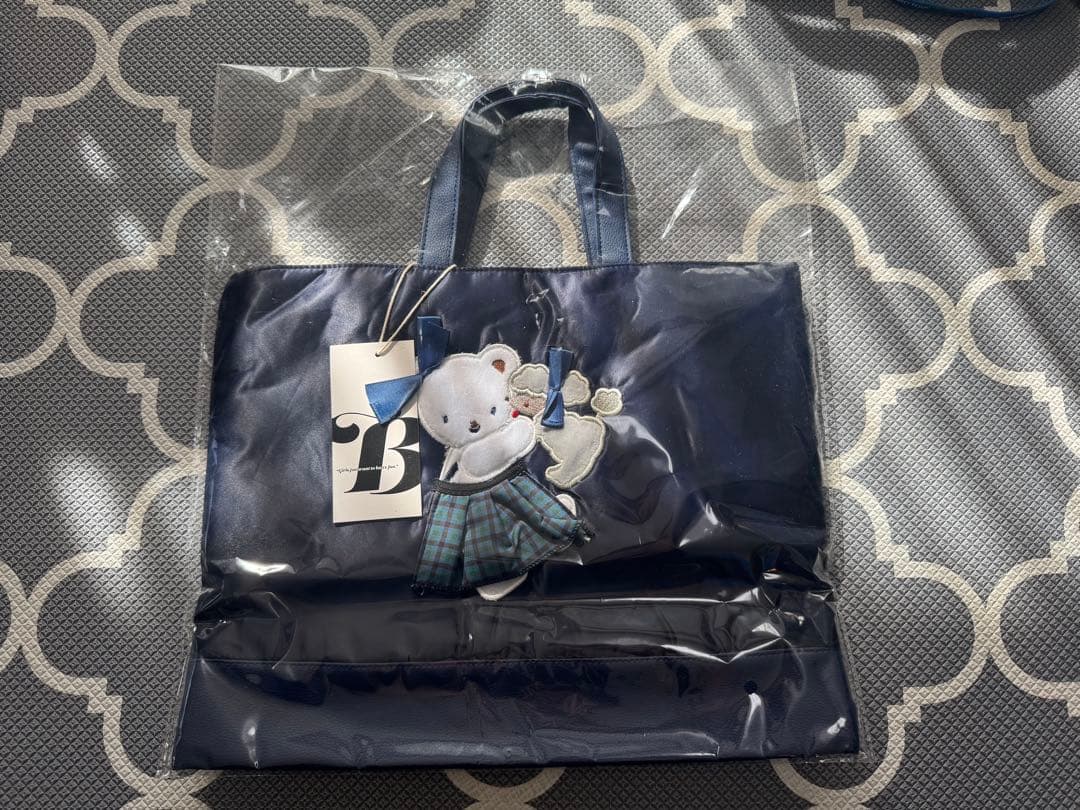 【新品.未開封.タグ付き】Bibiy. × familiarコラボトートバッグ