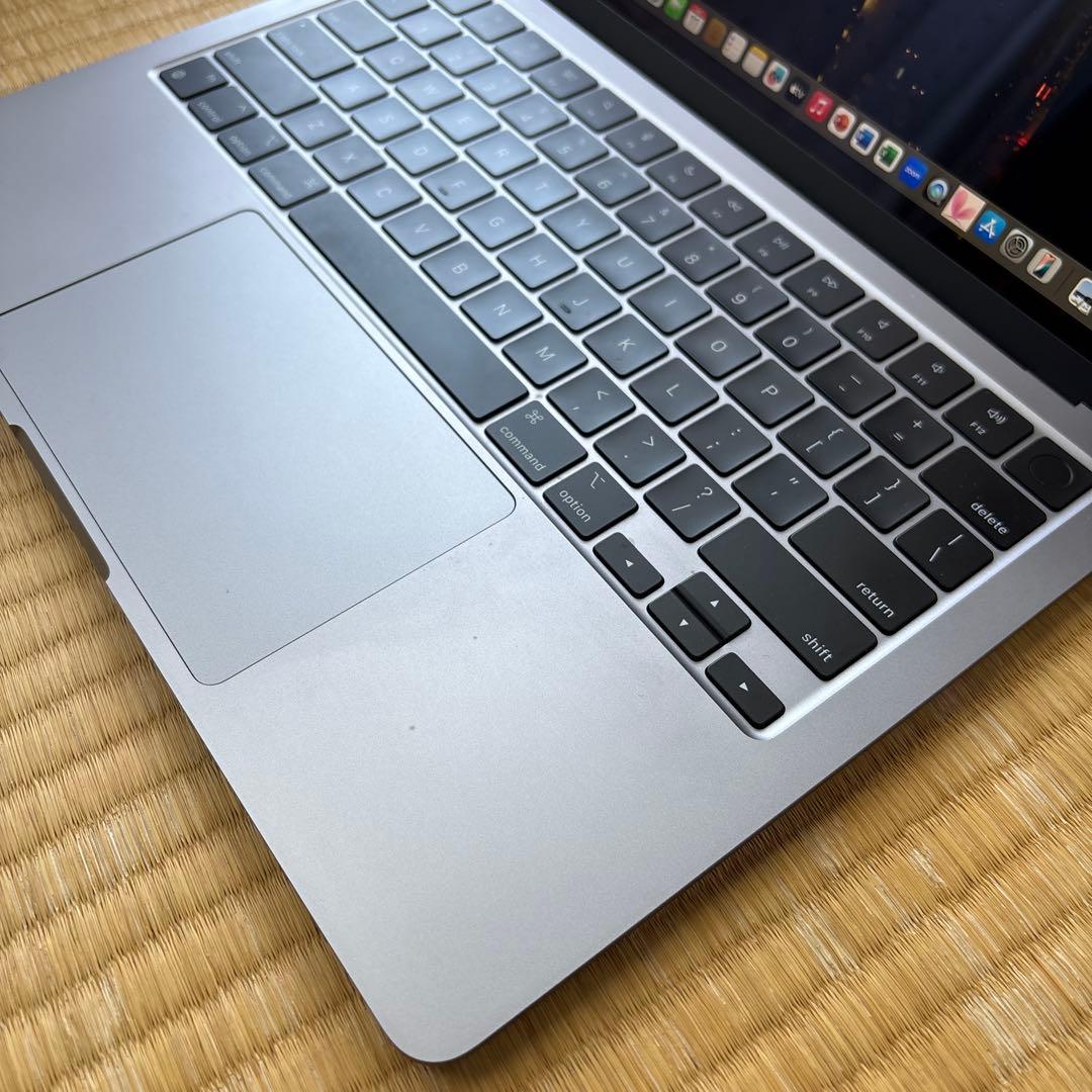 美品Apple MacBook Air M2 8GB 256GB ハブ・ケース付
