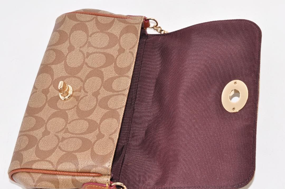 未使用 COACH コーチ シグネチャー ターンロック チェーンバッグ