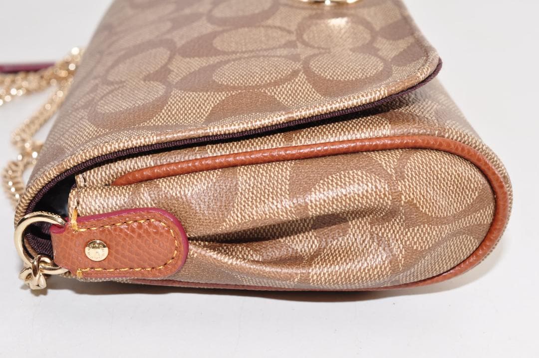 未使用 COACH コーチ シグネチャー ターンロック チェーンバッグ