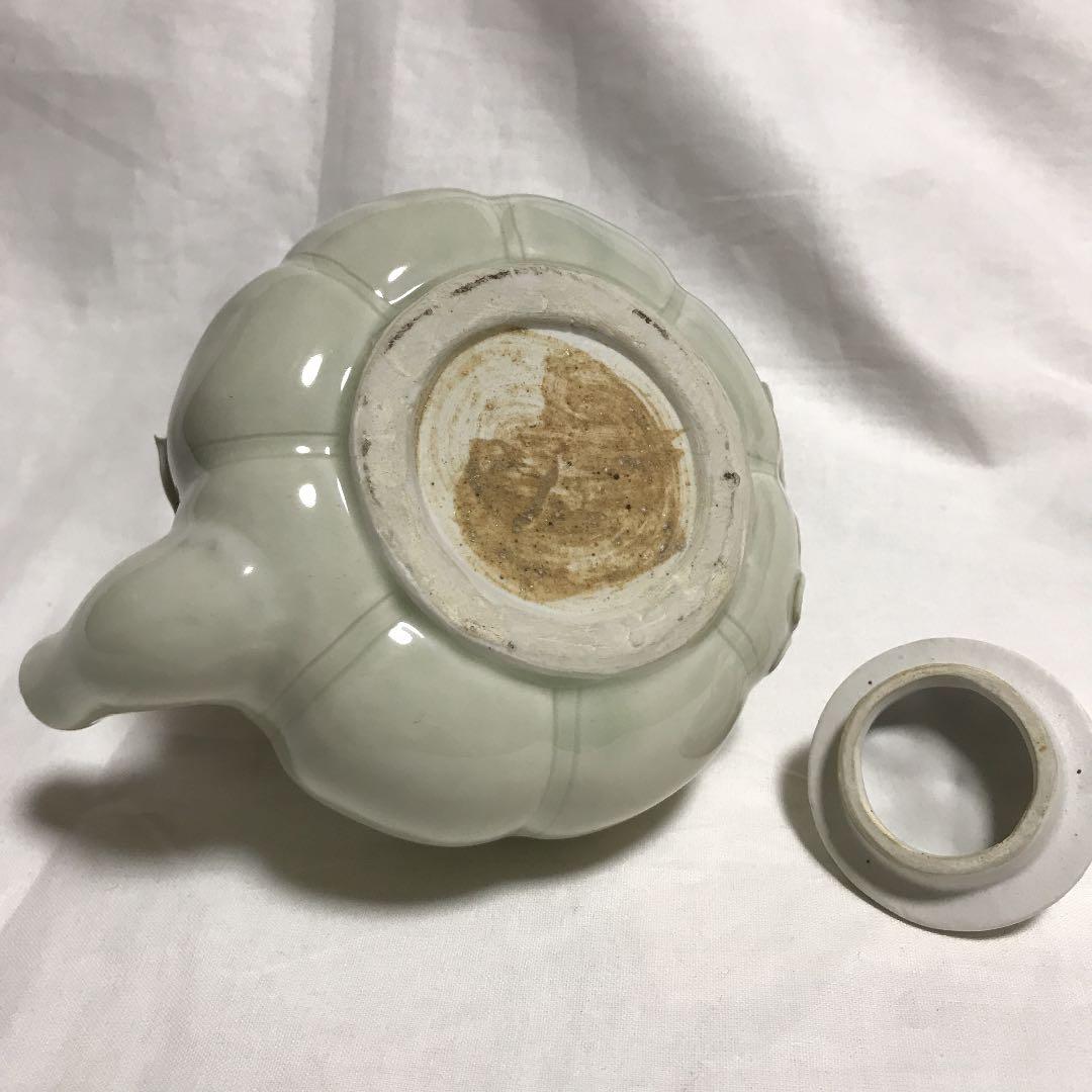 景徳鎮：白磁南瓜形水指（急須？）