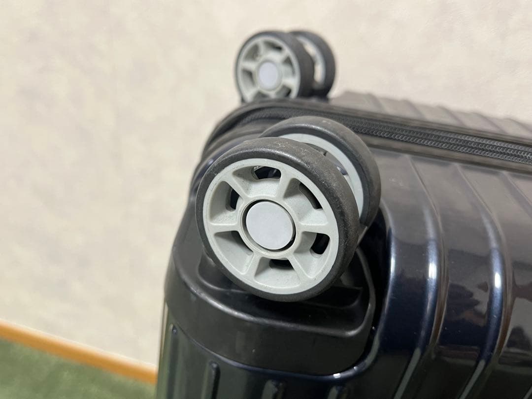 人気モデル　リモワ サルサエアー 34L 4輪 機内持ち込み可能　美品　正規品